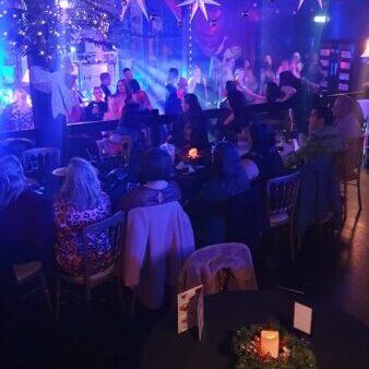 2025 12 05 Christmas Piano Bar Dancefloor blu